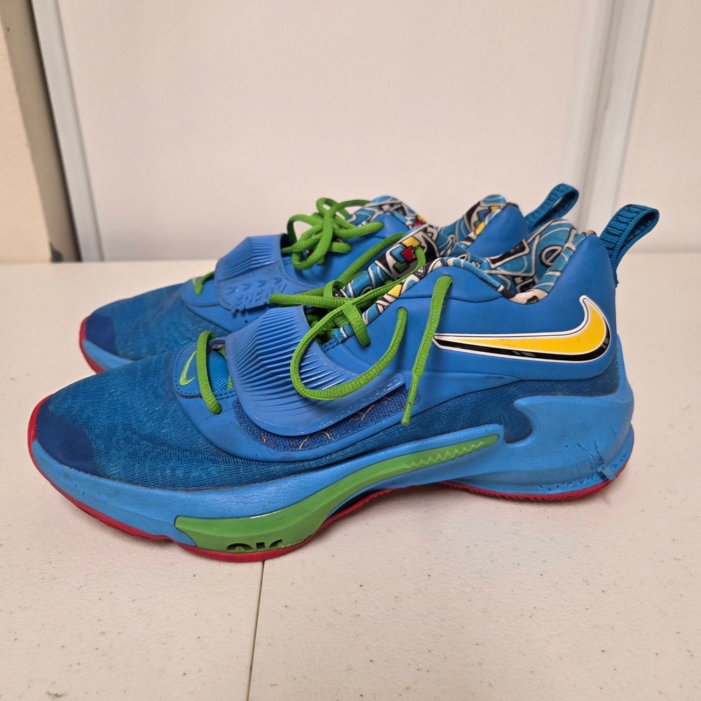 Nike Zoom Freak 3 x UNO Blue Green Red Mens Size 9.5 DC9364-400 Basketball Shoes
